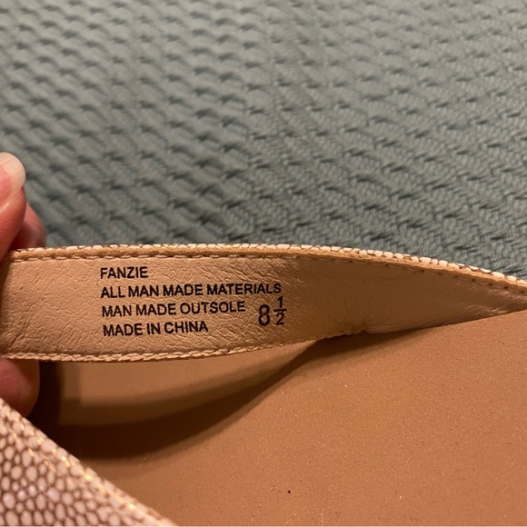 Yellow Box Tan  and Ivory Sandals with Minimalist Design- FRANZIE 8.5 NEW - Picture 7 of 8
